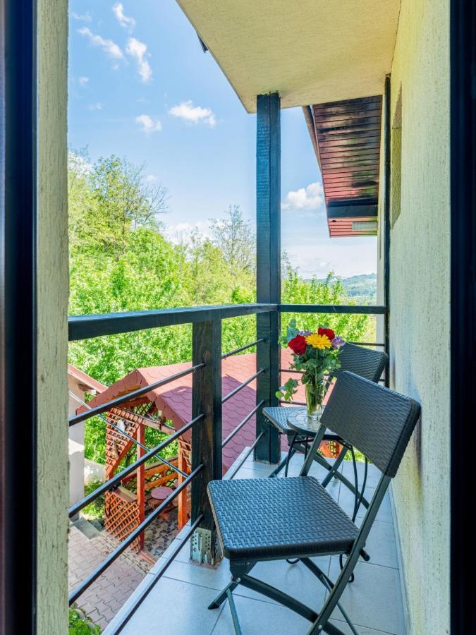 Casuta cu Trandafiri Hotel Slănic Exterior foto