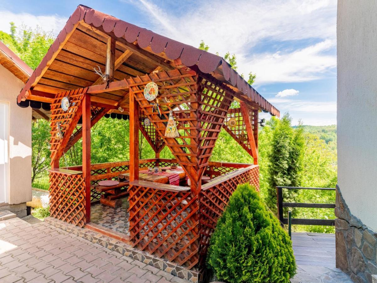 Casuta cu Trandafiri Hotel Slănic Exterior foto